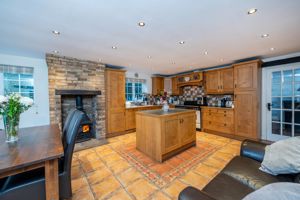 Living dining kitchen- click for photo gallery